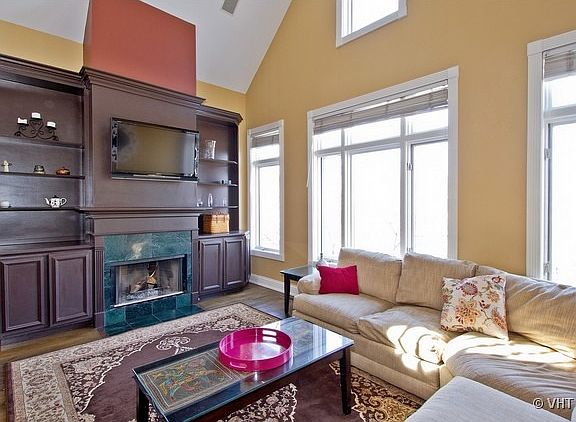 3rd image of 2645 N Southport Ave #3