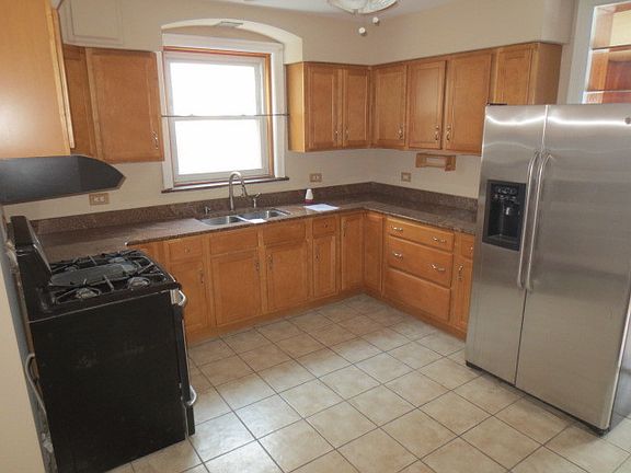 4th image of 1629 N Natoma Ave