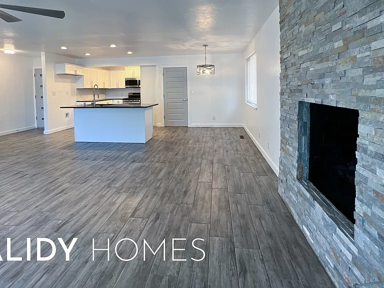702 Amity Ln — Photo 10