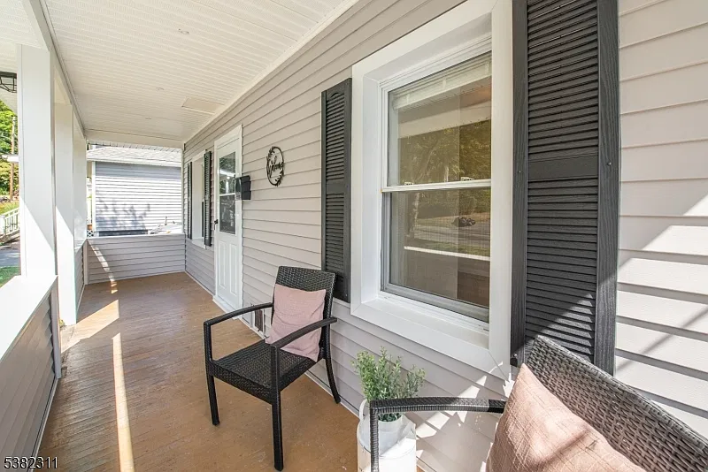 2 bed, 1.0 bath, $2,450 — Photo 4