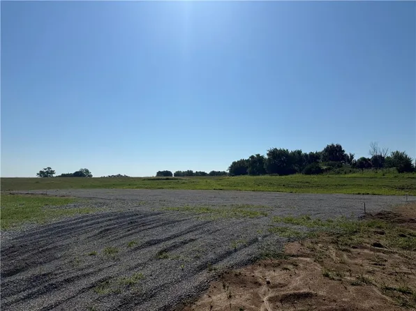 5292 N 13th Hwy, Hamilton, MO 64644