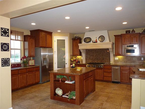 5th image of 910 Wild Horse Ct