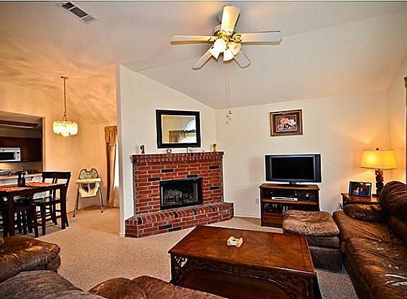 2nd image of 3012 Hillsdale St