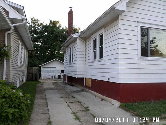 3rd image of 2125 Scovel Ave