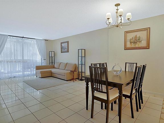 5th image of 500 NE 12th Ave APT 205