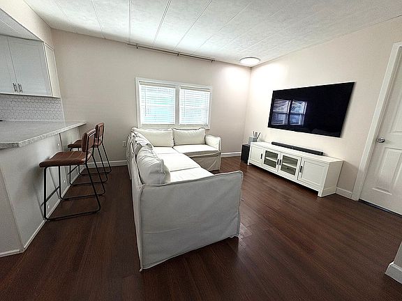 3rd image of 1856 Huckleberry Ln
