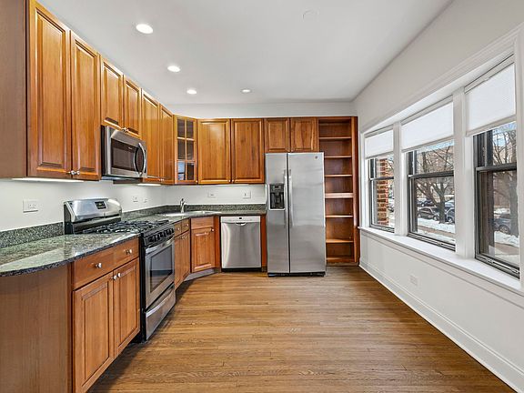 4th image of 4021 N Southport Ave #1
