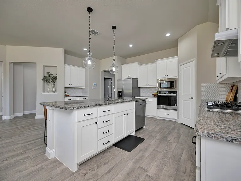 2028 Windsor Dr — Photo 6