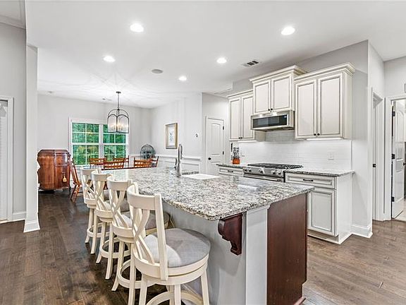 5th image of 3803 Heritage Pl