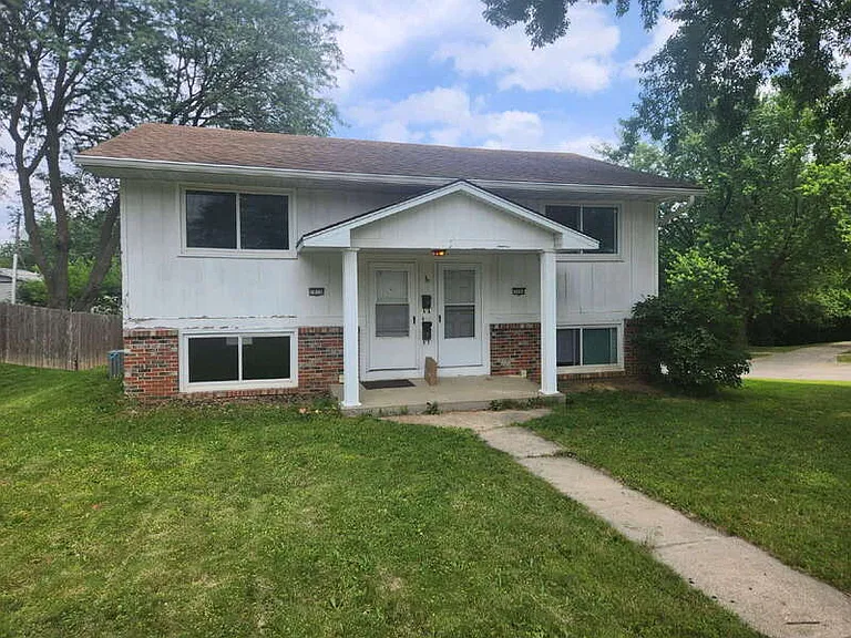 1010 Linden Dr — Photo 1