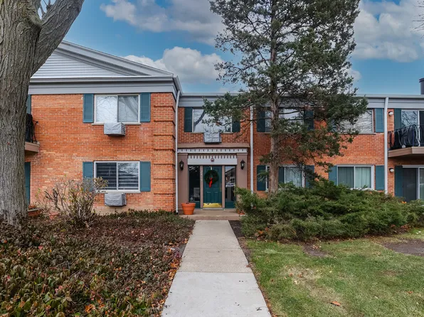2419 S Goebbert Rd Unit 210, Arlington Heights, IL 60005
