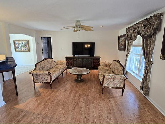 5th image of 1407-271 Middle Rd