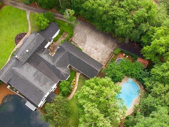 3rd image of 14 Fairway Dr