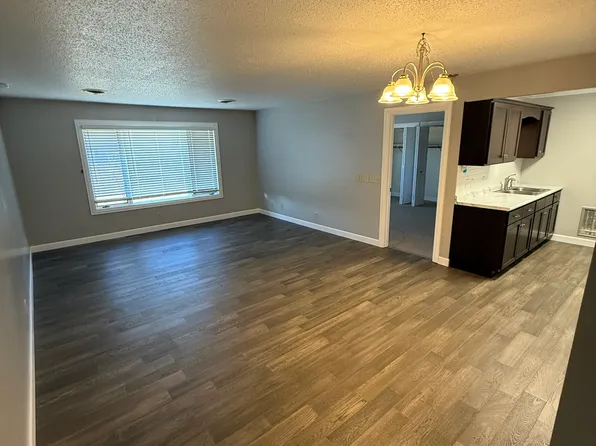 705 E Columbia St #15, Arthur, IL 61911