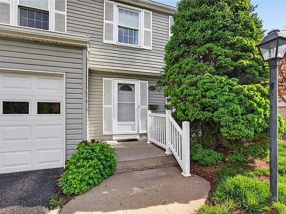 3rd image of 142 Thunderwood Dr