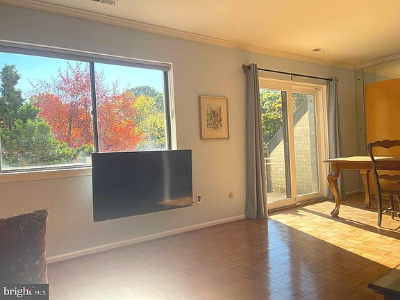 4th image of 532 Foxwood Ln #532