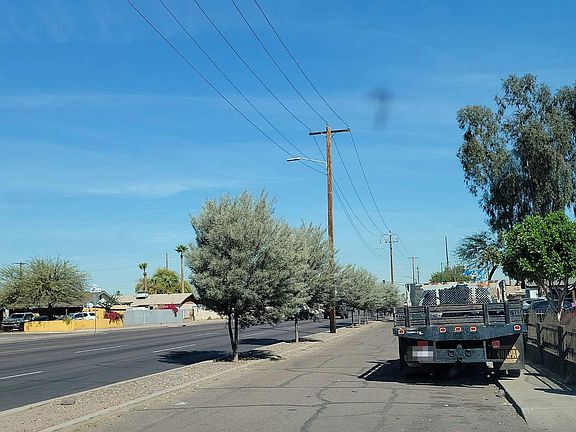 5th image of 3245 N 43rd Ave