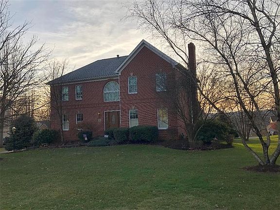 3rd image of 576 Agnes St