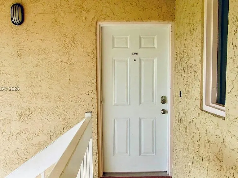 1566 SE Royal Green Cir #203 — Photo 3