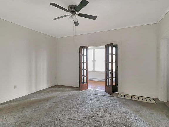 3rd image of 1019 N Farmington Rd