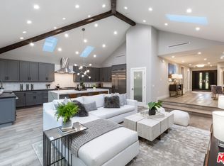 10700 Lindbrook Dr, Los Angeles, CA 90024