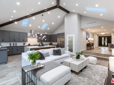 10700 Lindbrook Dr, Los Angeles, CA, 90024