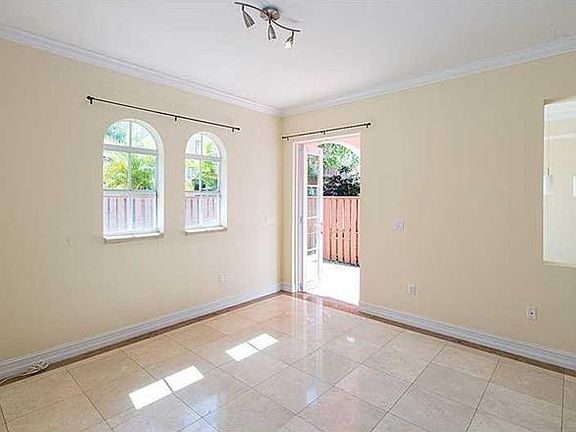 5th image of 18430 NE 30th Ct #18430