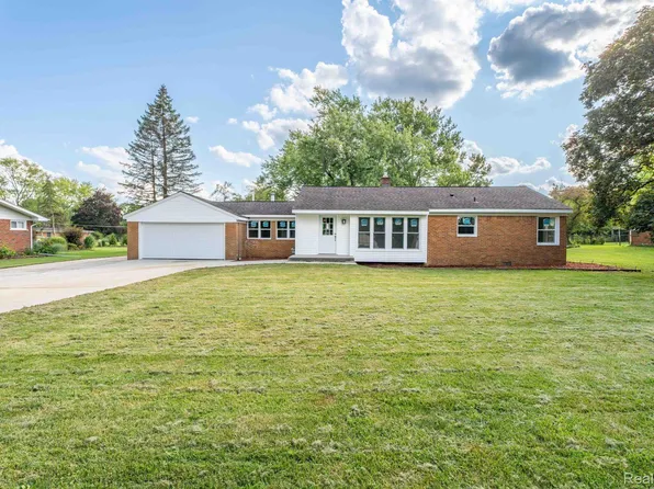 30811 Ridgeway Dr, Farmington Hills, MI 48334