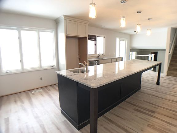 2nd image of 609 Skyline Dr