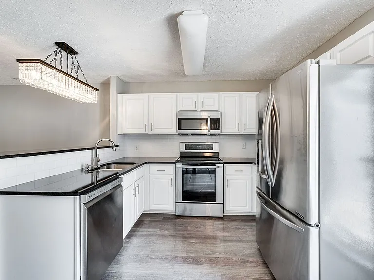 209 Shadow Glen Dr — Photo 15