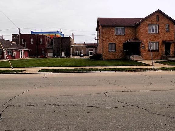 2nd image of 307 E Hickory St