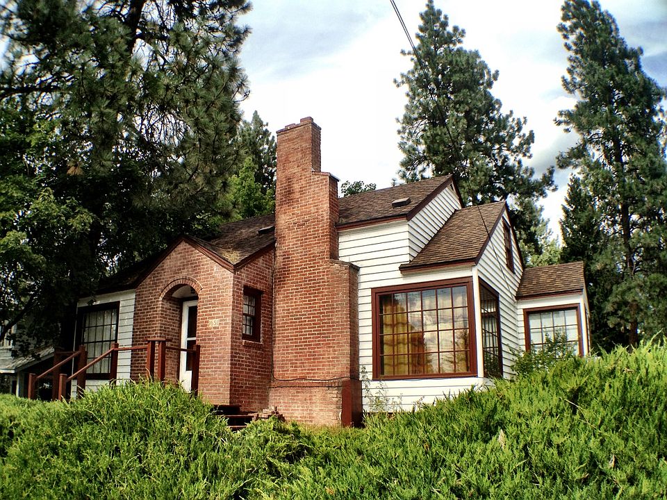 Maple Boulevard Charm