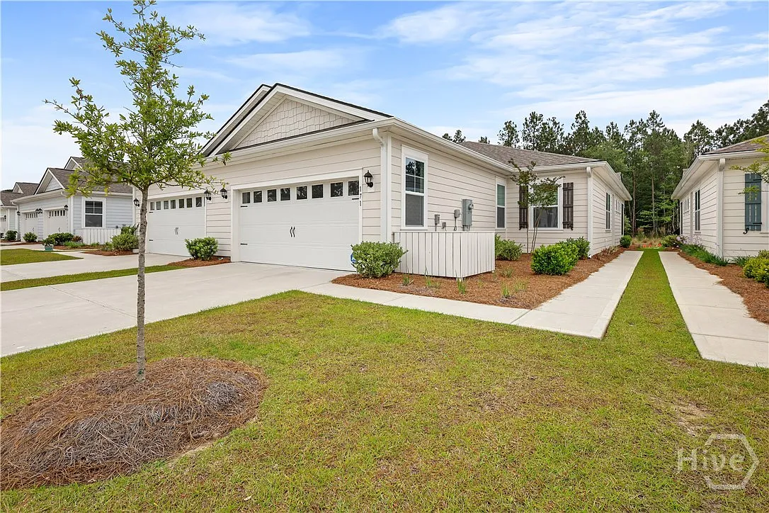 3 bed, 2.0 bath, 1397 sqft, $2,600 — Photo 1