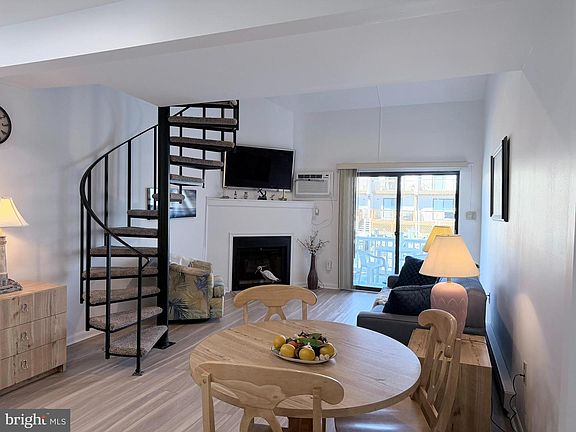 4th image of 616 Salt Spray Rd Unit 6