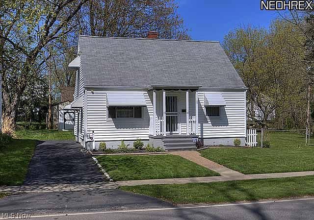 1st image of 259 E 16th St