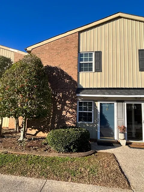 2 bed, $950 — Photo 1