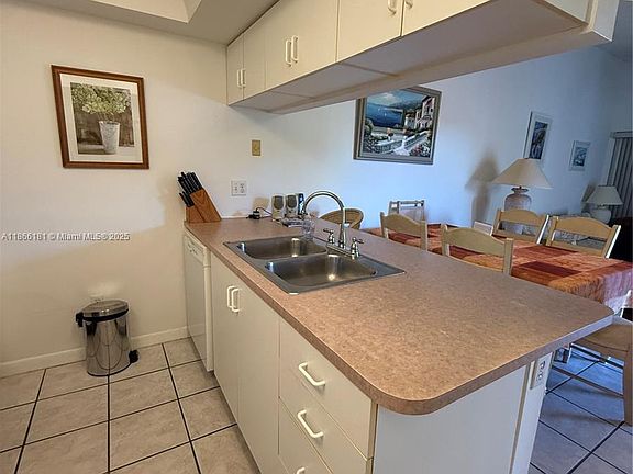 4th image of 657 Waterside Dr #657