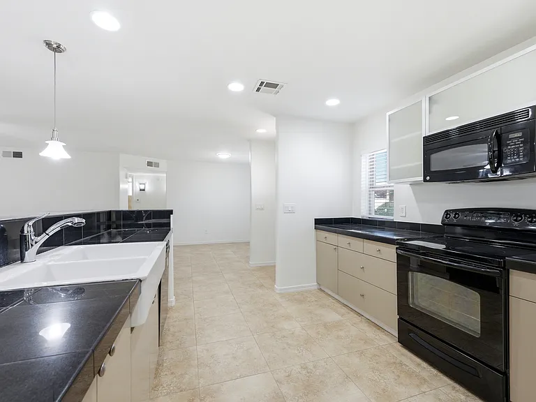 3902 W Surrey Ave — Photo 10