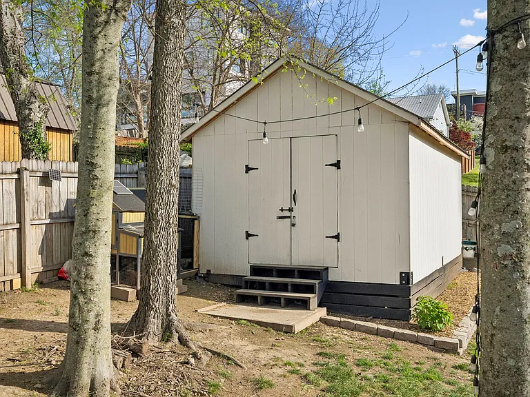 1016 Lenore St — Photo 18