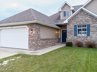 1482 Red Oak Dr, Hartford, WI 53027