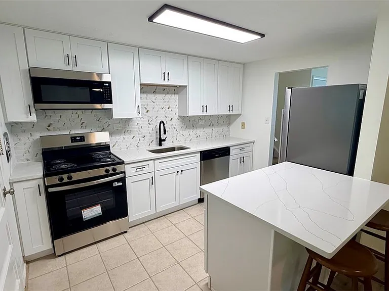 3812 Louisa St — Photo 7