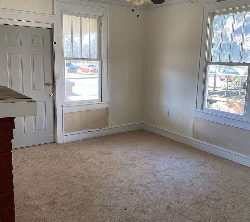2nd image of 1901 Noble St
