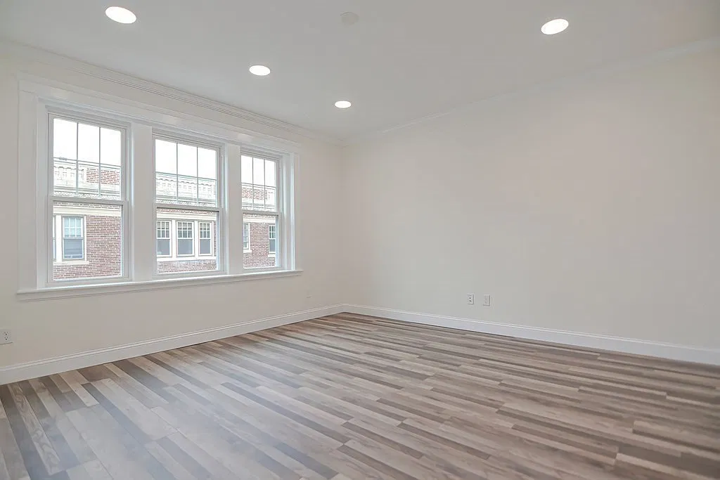 2 bed, 1.0 bath, 904 sqft, $3,800 — Photo 2