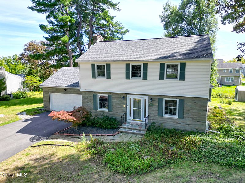 2nd image of 1092 Merlin Drive