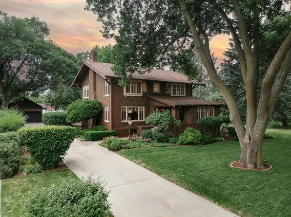 1215 Main St, Pella, IA 50219