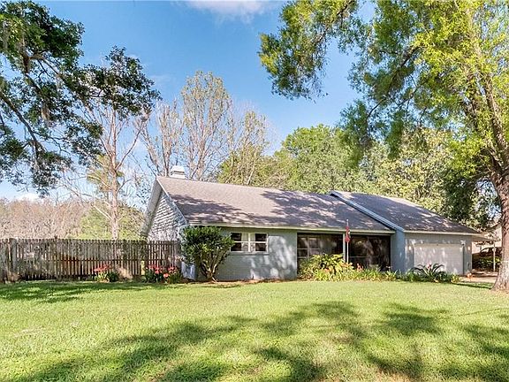 3rd image of 1053 Lake Como Dr