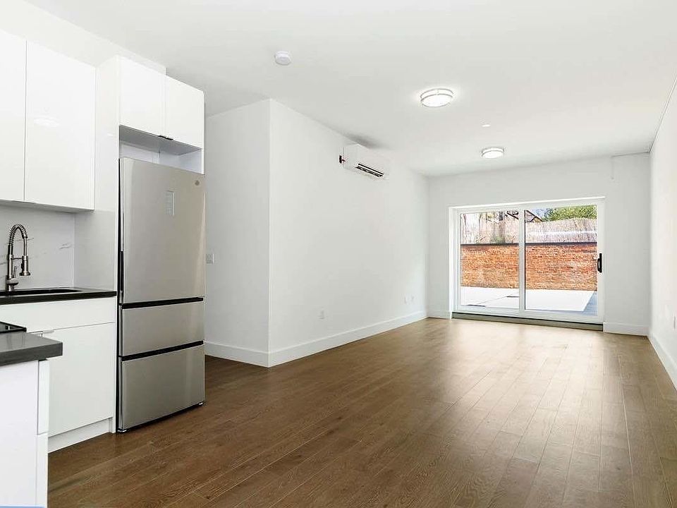 1st image of 154 Graham Ave #1B