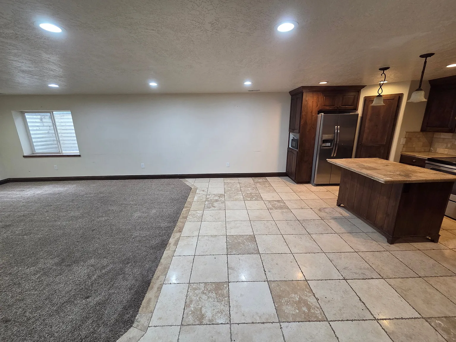 Spacious 3 Bed/2 Bath basement apartment in Highland — Photo 2