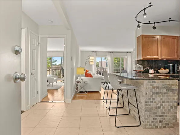 950 Cove Road #B8, Stamford, CT 06902