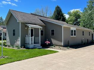 5976 Glade Dr, Erie, PA 16509